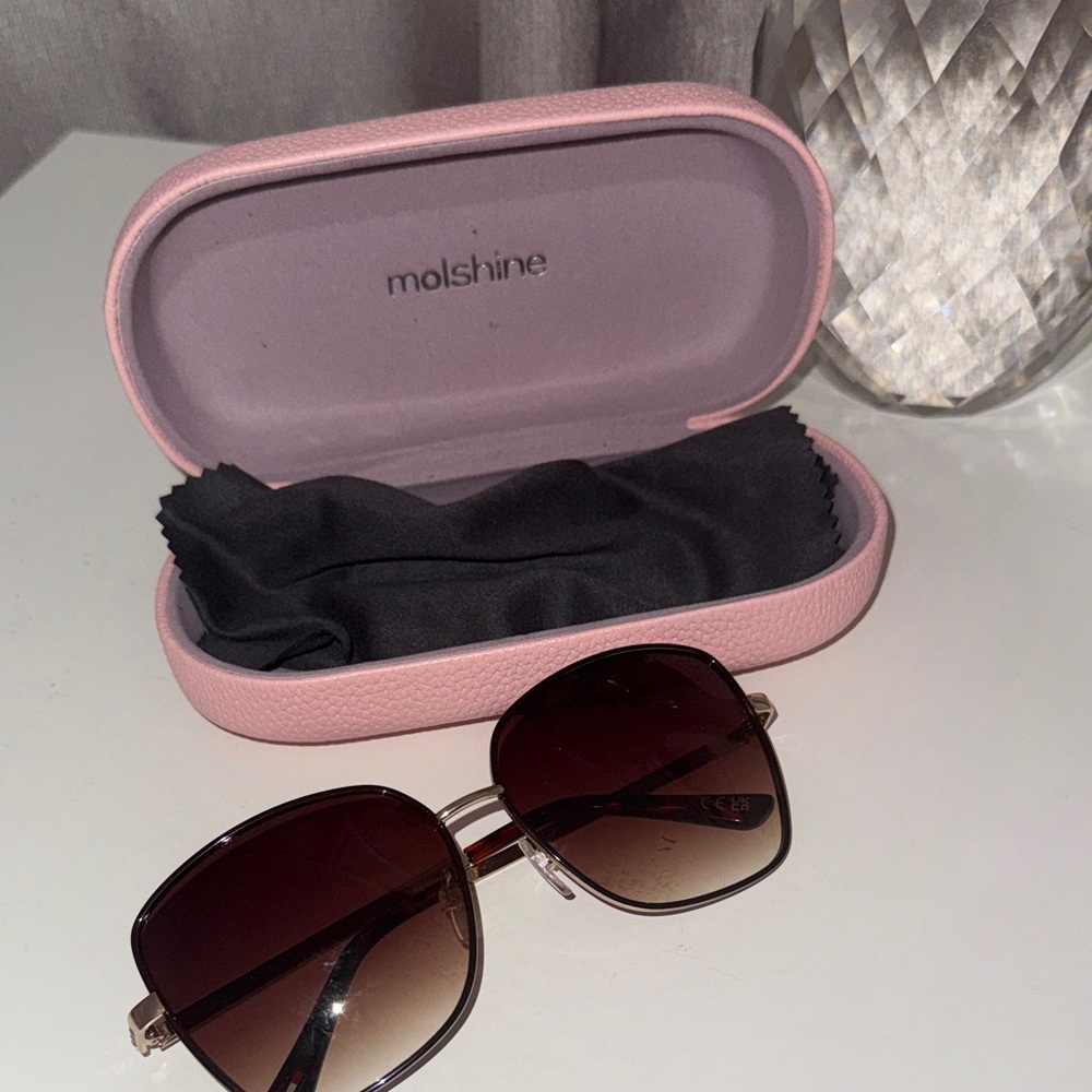 Tommy Hilfiger Sunglasses Case with Black Cloth